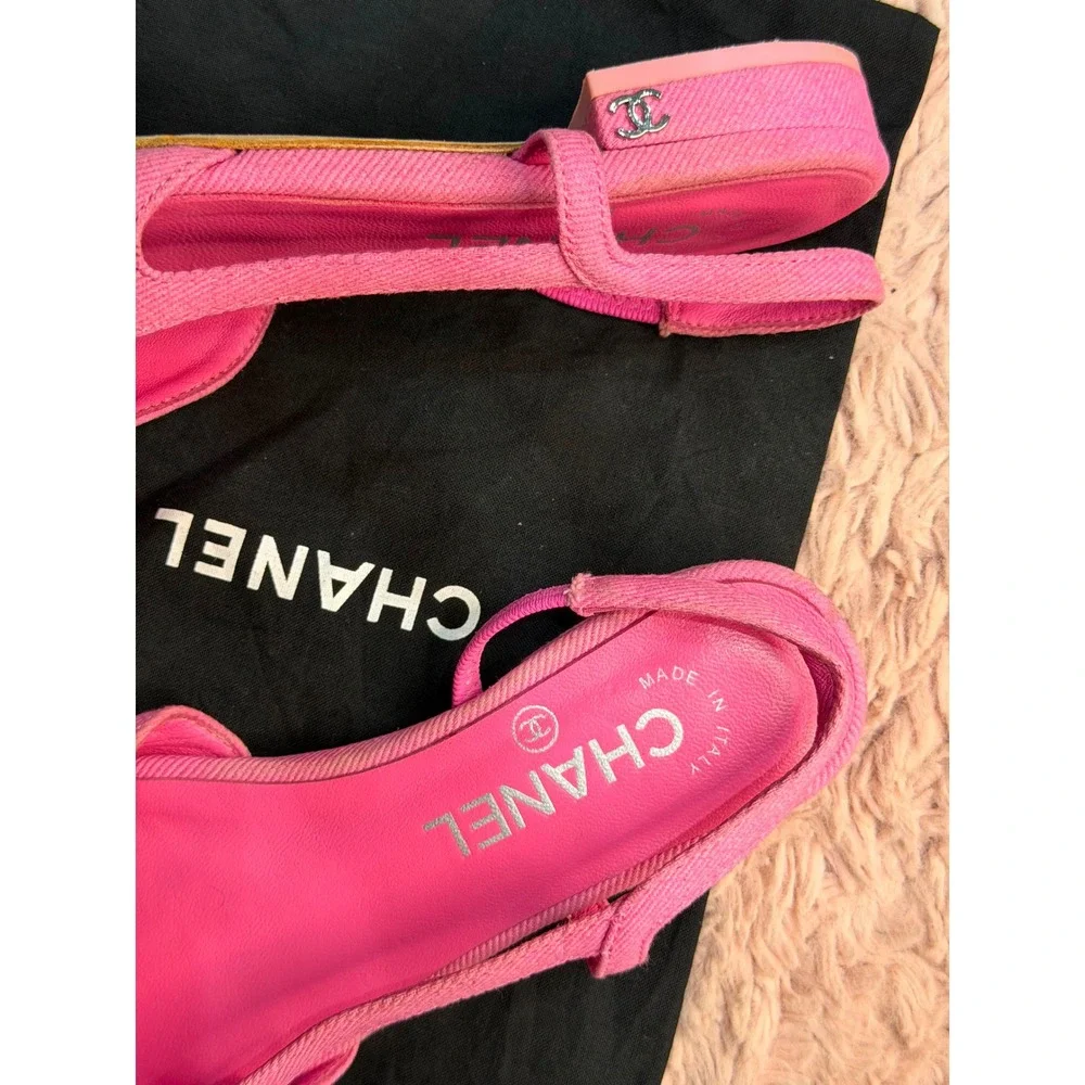 CHANEL model flats leather